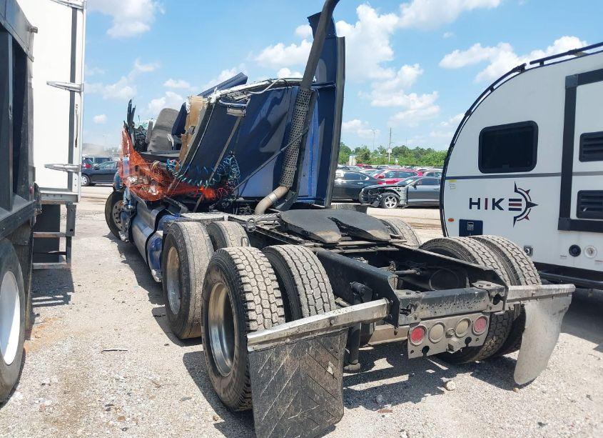 Photo 3 of 2009 Kenworth Construction T2000 (VIN 1XKTD49X89J219745)