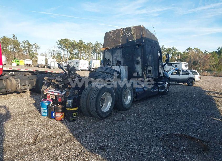 Photo 3 of 2008 Kenworth Construction T2000 (VIN 1XKTDB9X08J227289)