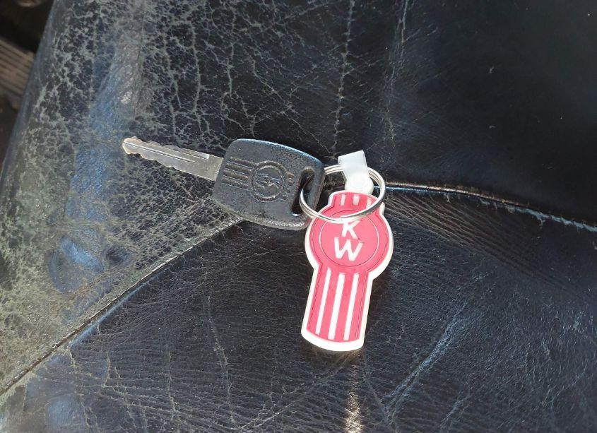 Photo 10 of 2018 Kenworth W900 N/A (VIN 1XKWD49X6JR209914)