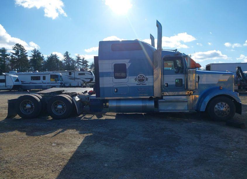 Photo 13 of 2018 Kenworth W900 N/A (VIN 1XKWD49X6JR209914)