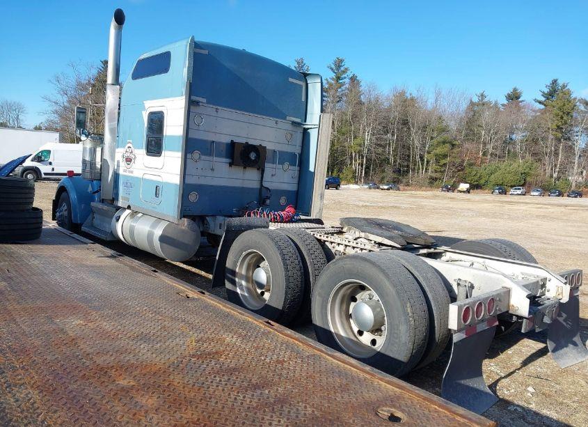 Photo 3 of 2018 Kenworth W900 N/A (VIN 1XKWD49X6JR209914)