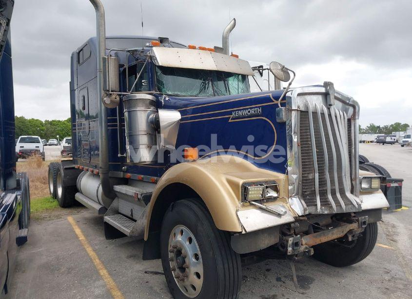 1999 Kenworth Construction W900 (VIN 1XKWD69X1XJ772386) main photo