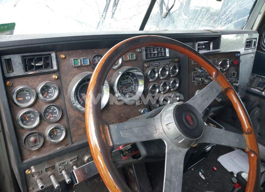 Photo 6 of 1999 Kenworth Construction W900 (VIN 1XKWD69X1XJ772386)