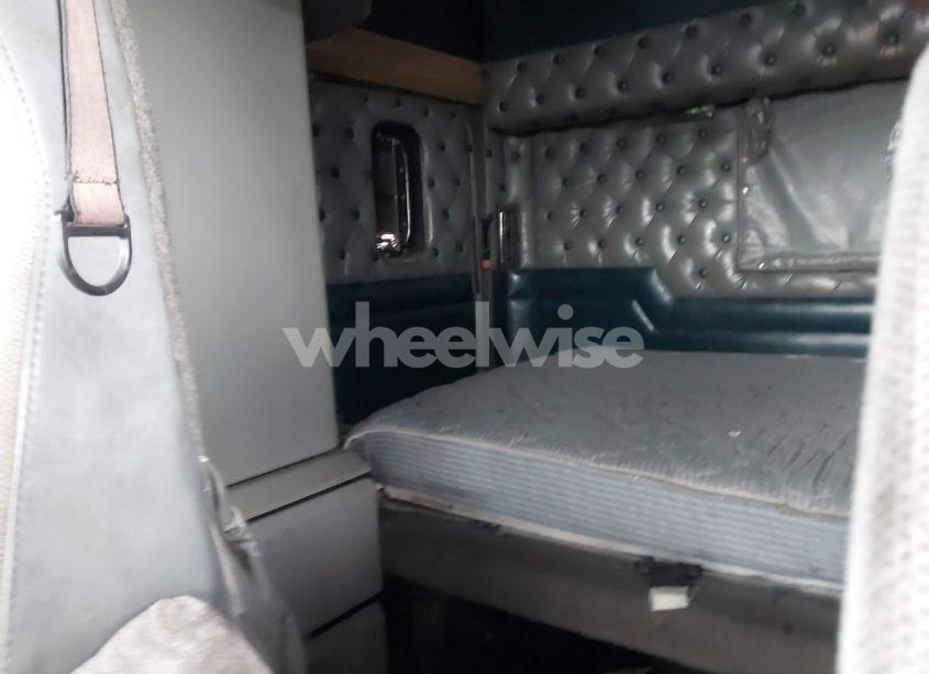 Photo 7 of 1999 Kenworth Construction W900 (VIN 1XKWD69X1XJ772386)