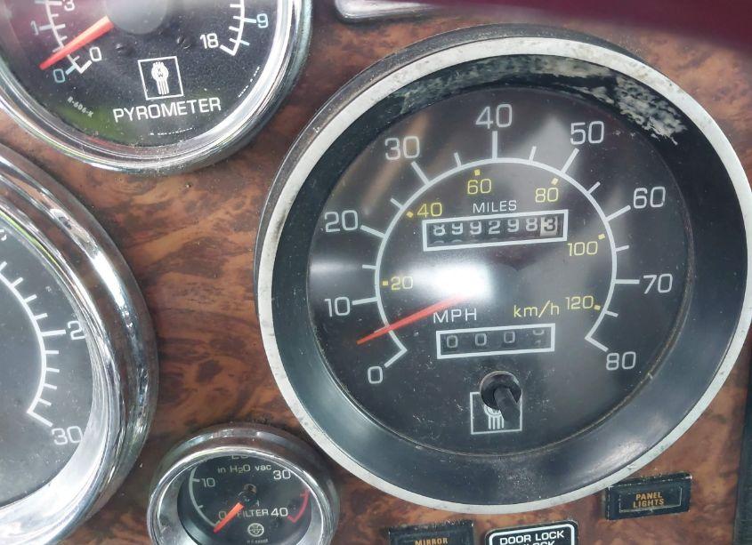 Photo 6 of 2000 Kenworth Construction W900 (VIN 1XKWD69X3YR848922)