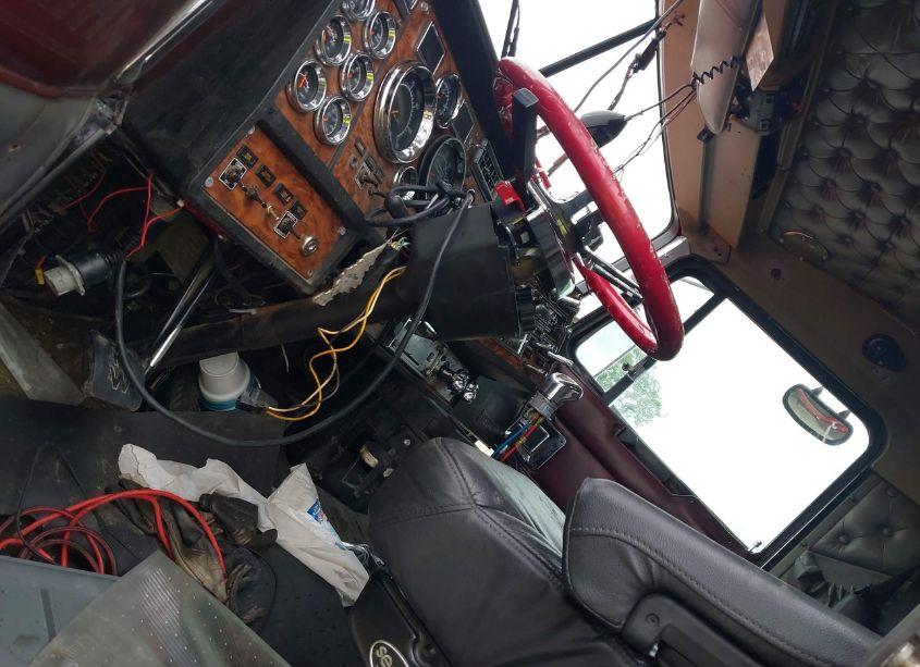 Photo 8 of 2000 Kenworth Construction W900 (VIN 1XKWD69X3YR848922)