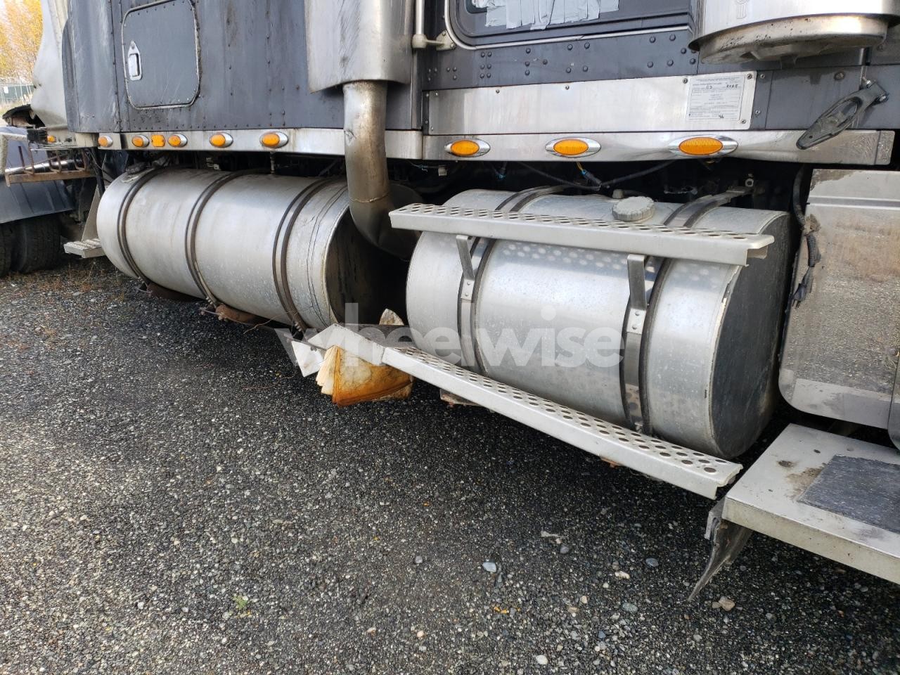 Photo 10 of 2007 KENWORTH W900 SEMI TRUCK (VIN 1XKWDB0X37R159886)