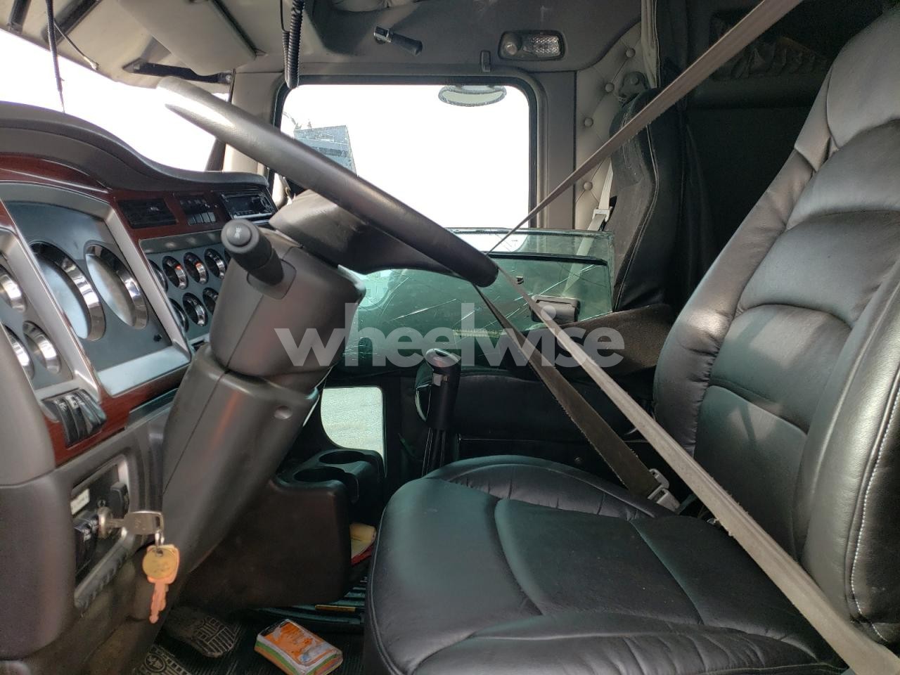 Photo 5 of 2007 KENWORTH W900 SEMI TRUCK (VIN 1XKWDB0X37R159886)