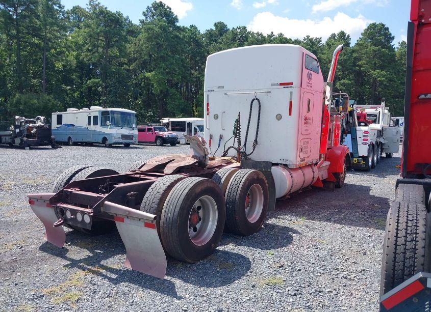 Photo 4 of 2004 Kenworth W900 W900 (VIN 1XKWDB9X14J064692)