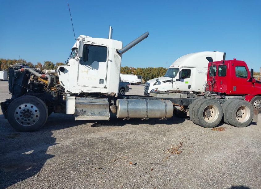 Photo 14 of 2002 Kenworth Construction W900 (VIN 1XKWDB9X72R892454)