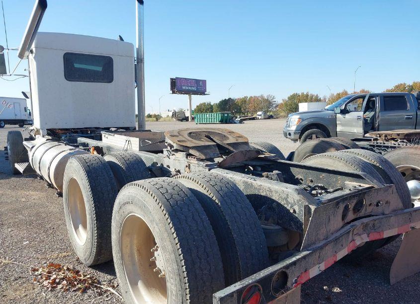 Photo 3 of 2002 Kenworth Construction W900 (VIN 1XKWDB9X72R892454)