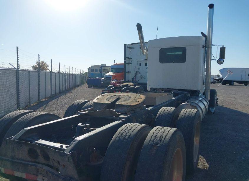 Photo 4 of 2002 Kenworth Construction W900 (VIN 1XKWDB9X72R892454)