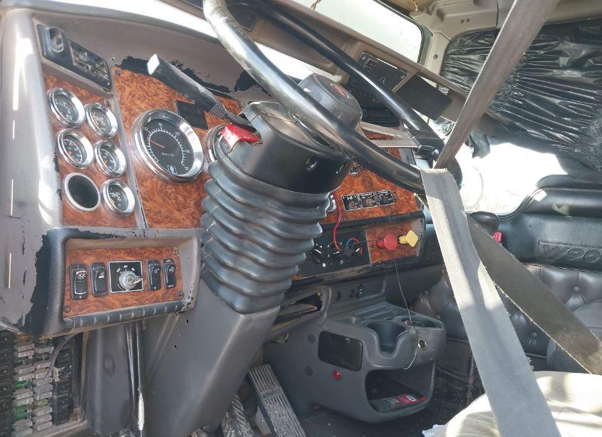 Photo 7 of 2002 Kenworth Construction W900 (VIN 1XKWDB9X72R892454)