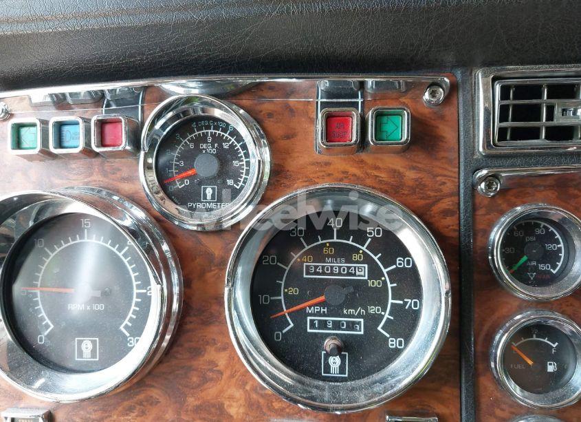 Photo 5 of 1999 Kenworth W900 W900 (VIN 1XKWDB9X8XJ817087)
