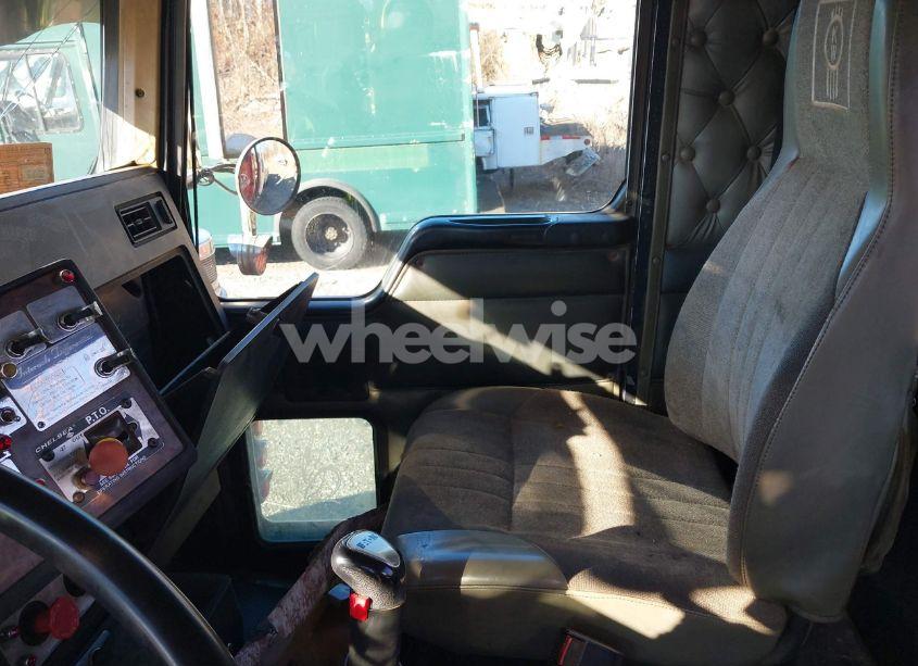 Photo 6 of 1997 Kenworth W900 W900 (VIN 1XKWDB9X9VJ743613)