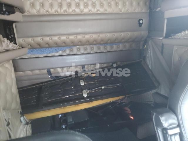 2005 KENWORTH W900 SEMI TRUCK (VIN 1XKWDB9XX5R072194) main photo