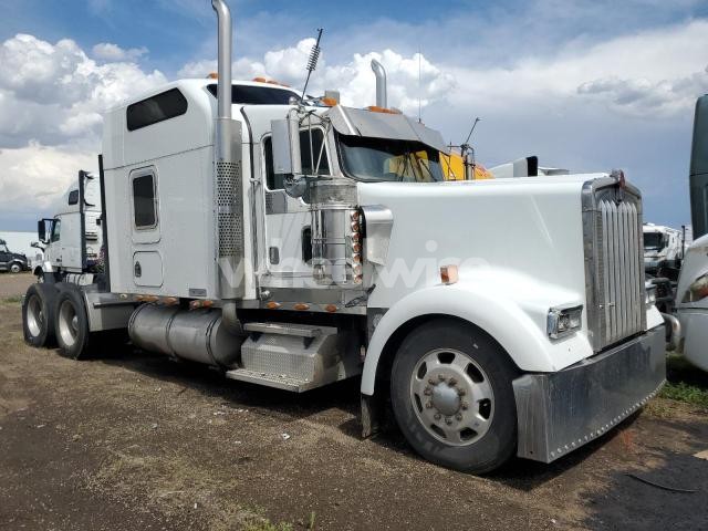 Photo 10 of 2005 KENWORTH W900 SEMI TRUCK (VIN 1XKWDB9XX5R072194)