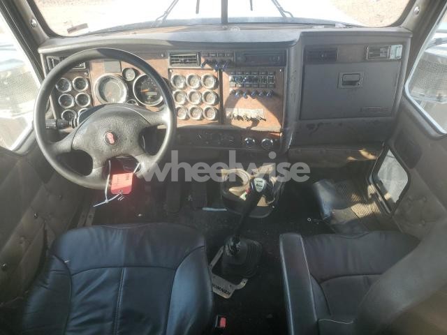 Photo 2 of 2005 KENWORTH W900 SEMI TRUCK (VIN 1XKWDB9XX5R072194)
