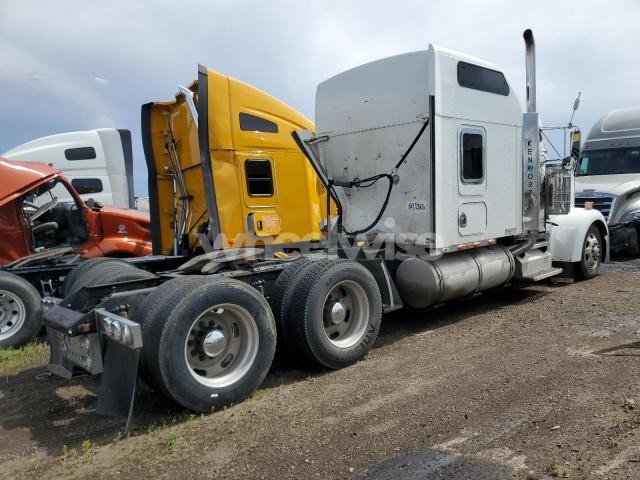 Photo 4 of 2005 KENWORTH W900 SEMI TRUCK (VIN 1XKWDB9XX5R072194)