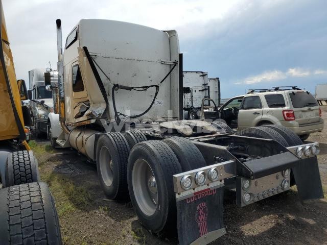 Photo 5 of 2005 KENWORTH W900 SEMI TRUCK (VIN 1XKWDB9XX5R072194)