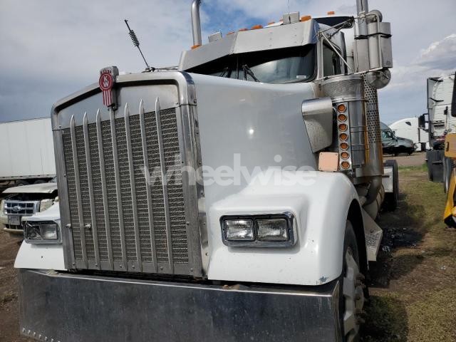 Photo 8 of 2005 KENWORTH W900 SEMI TRUCK (VIN 1XKWDB9XX5R072194)