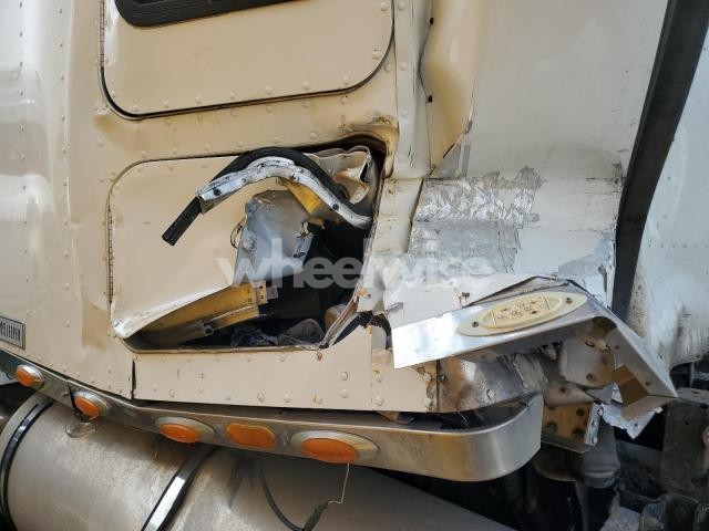 Photo 9 of 2005 KENWORTH W900 SEMI TRUCK (VIN 1XKWDB9XX5R072194)