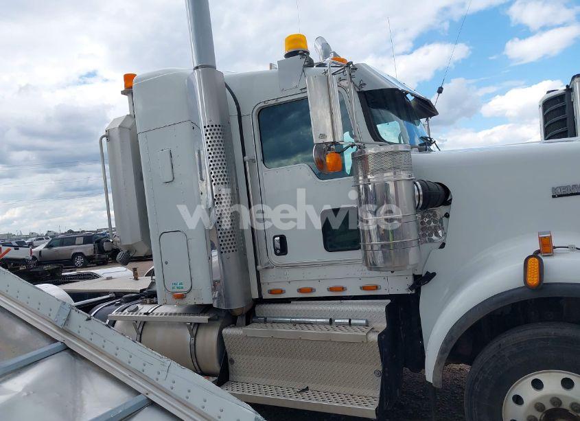 Photo 13 of 2012 Kenworth Construction W900 (VIN 1XKWP4EX3CJ308673)