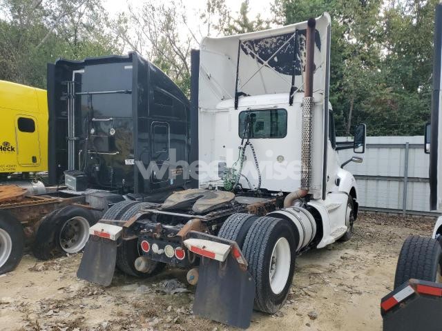 Photo 2 of 2015 KENWORTH T680 SEMI TRUCK (VIN 1XKYA48X3FJ443713)