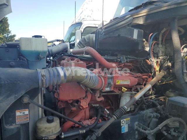 Photo 5 of 2015 KENWORTH T680 SEMI TRUCK (VIN 1XKYA48X3FJ443713)