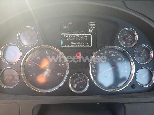 Photo 7 of 2015 KENWORTH T680 SEMI TRUCK (VIN 1XKYA48X3FJ443713)