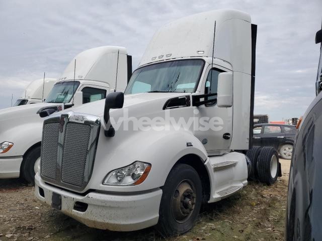 Photo 9 of 2015 KENWORTH T680 SEMI TRUCK (VIN 1XKYA48X3FJ443713)