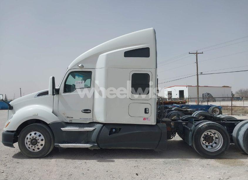 Photo 13 of 2016 Kenworth Construction T680 (VIN 1XKYD49X0GJ491953)