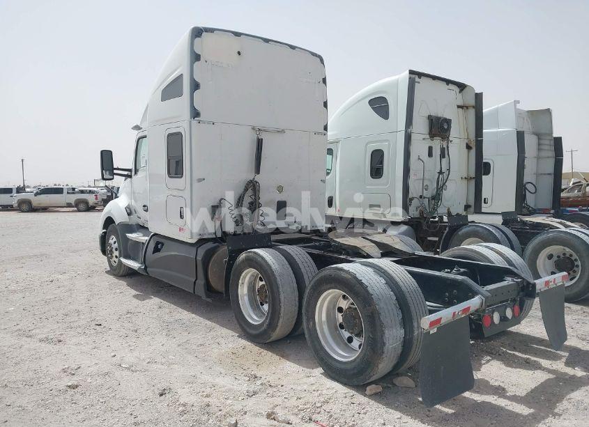 Photo 3 of 2016 Kenworth Construction T680 (VIN 1XKYD49X0GJ491953)