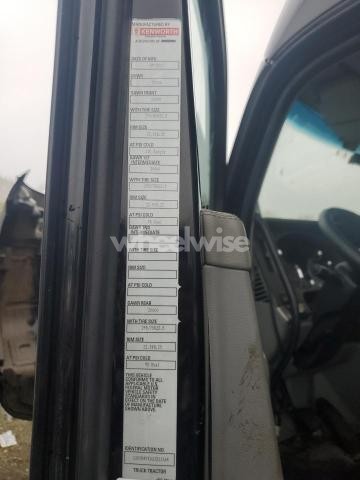 2018 KENWORTH T680 SEMI TRUCK (VIN 1XKYD49X0JJ211164) main photo