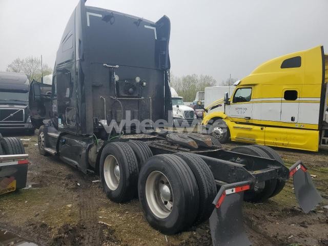 Photo 3 of 2018 KENWORTH T680 SEMI TRUCK (VIN 1XKYD49X0JJ211164)