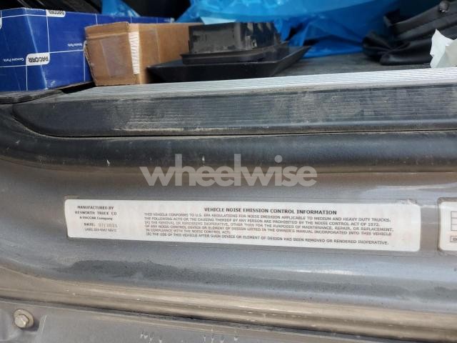 Photo 4 of 2022 KENWORTH T680 SEMI TRUCK (VIN 1XKYD49X0NJ102953)