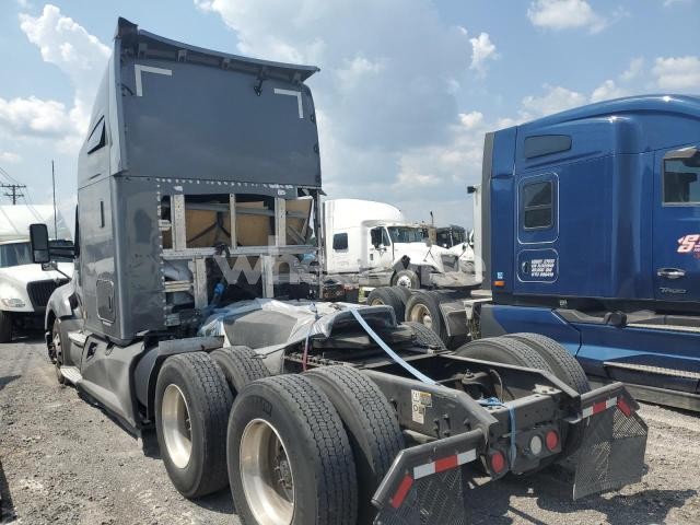 Photo 5 of 2022 KENWORTH T680 SEMI TRUCK (VIN 1XKYD49X0NJ102953)