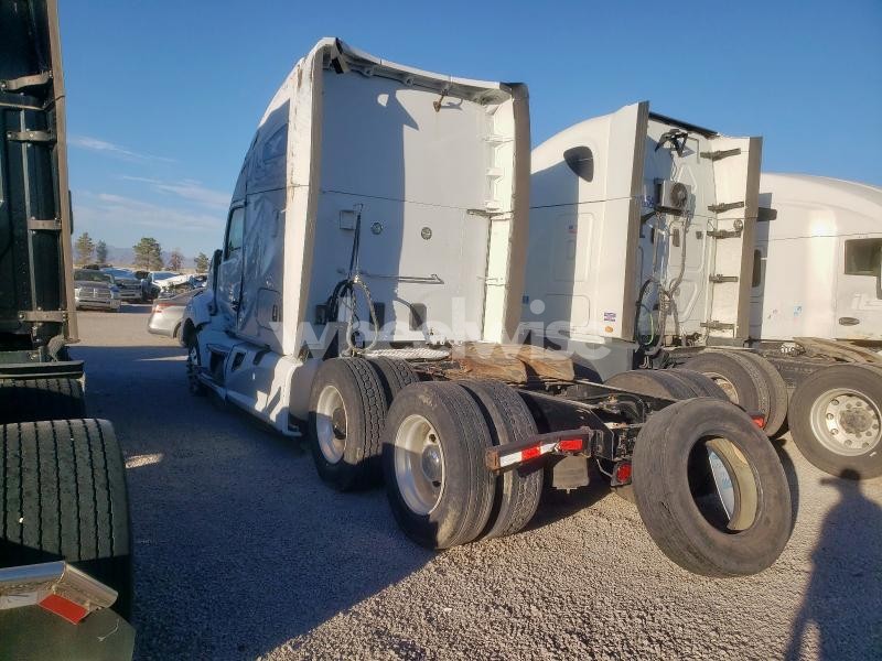 Photo 3 of 2018 KENWORTH T680 SEMI TRUCK (VIN 1XKYD49X1JJ190230)