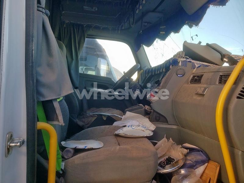 Photo 9 of 2018 KENWORTH T680 SEMI TRUCK (VIN 1XKYD49X1JJ190230)