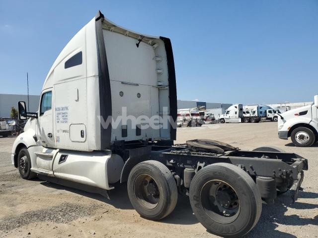 Photo 4 of 2019 KENWORTH T680 SEMI TRUCK (VIN 1XKYD49X1KJ221283)
