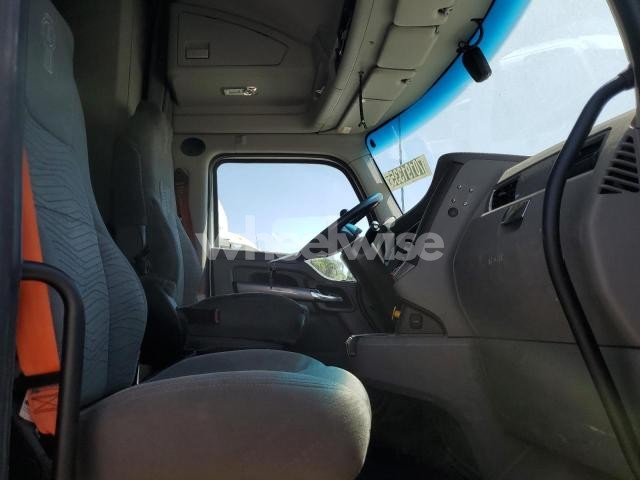 Photo 6 of 2019 KENWORTH T680 SEMI TRUCK (VIN 1XKYD49X1KJ221283)