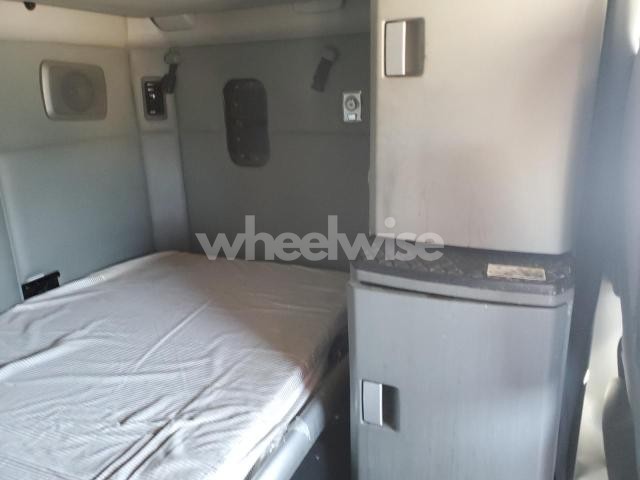 Photo 8 of 2019 KENWORTH T680 SEMI TRUCK (VIN 1XKYD49X1KJ221283)