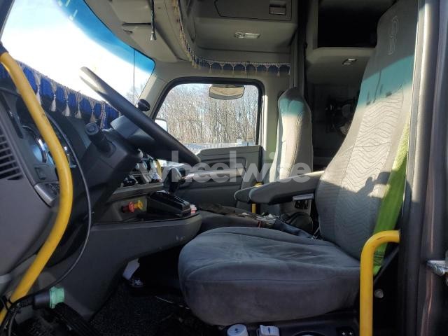 2017 KENWORTH T680 SEMI TRUCK (VIN 1XKYD49X2HJ132735) main photo