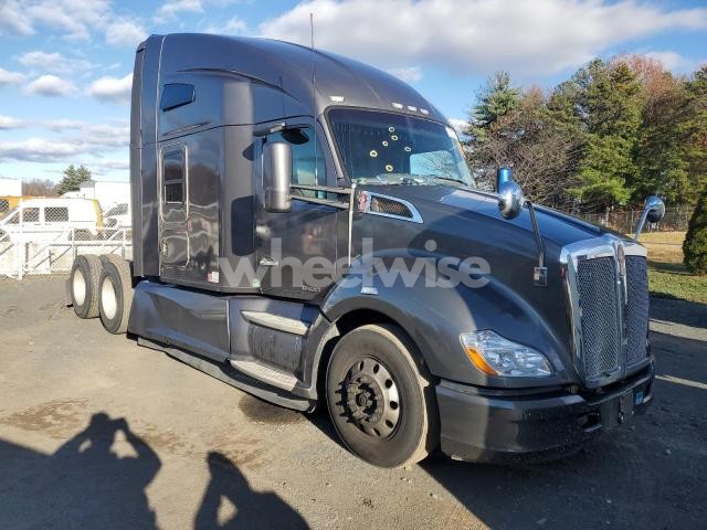 Photo 12 of 2017 KENWORTH T680 SEMI TRUCK (VIN 1XKYD49X2HJ132735)