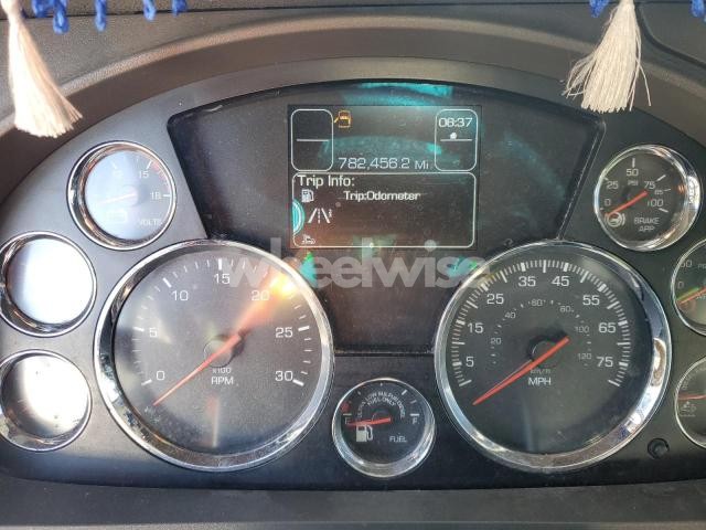 Photo 8 of 2017 KENWORTH T680 SEMI TRUCK (VIN 1XKYD49X2HJ132735)