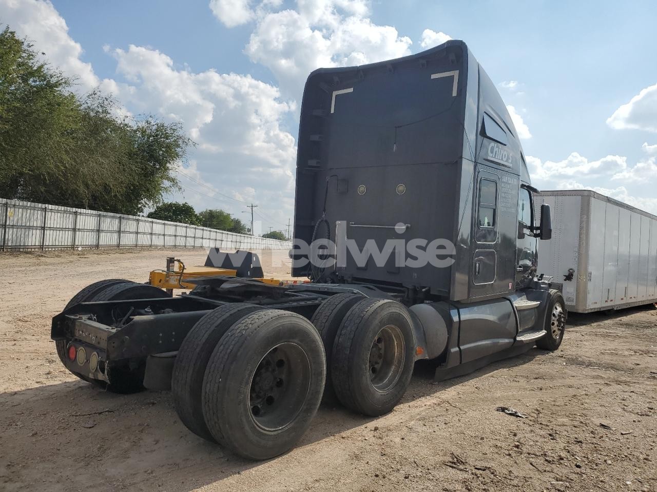 Photo 4 of 2017 KENWORTH T680 SEMI TRUCK (VIN 1XKYD49X4HJ122546)