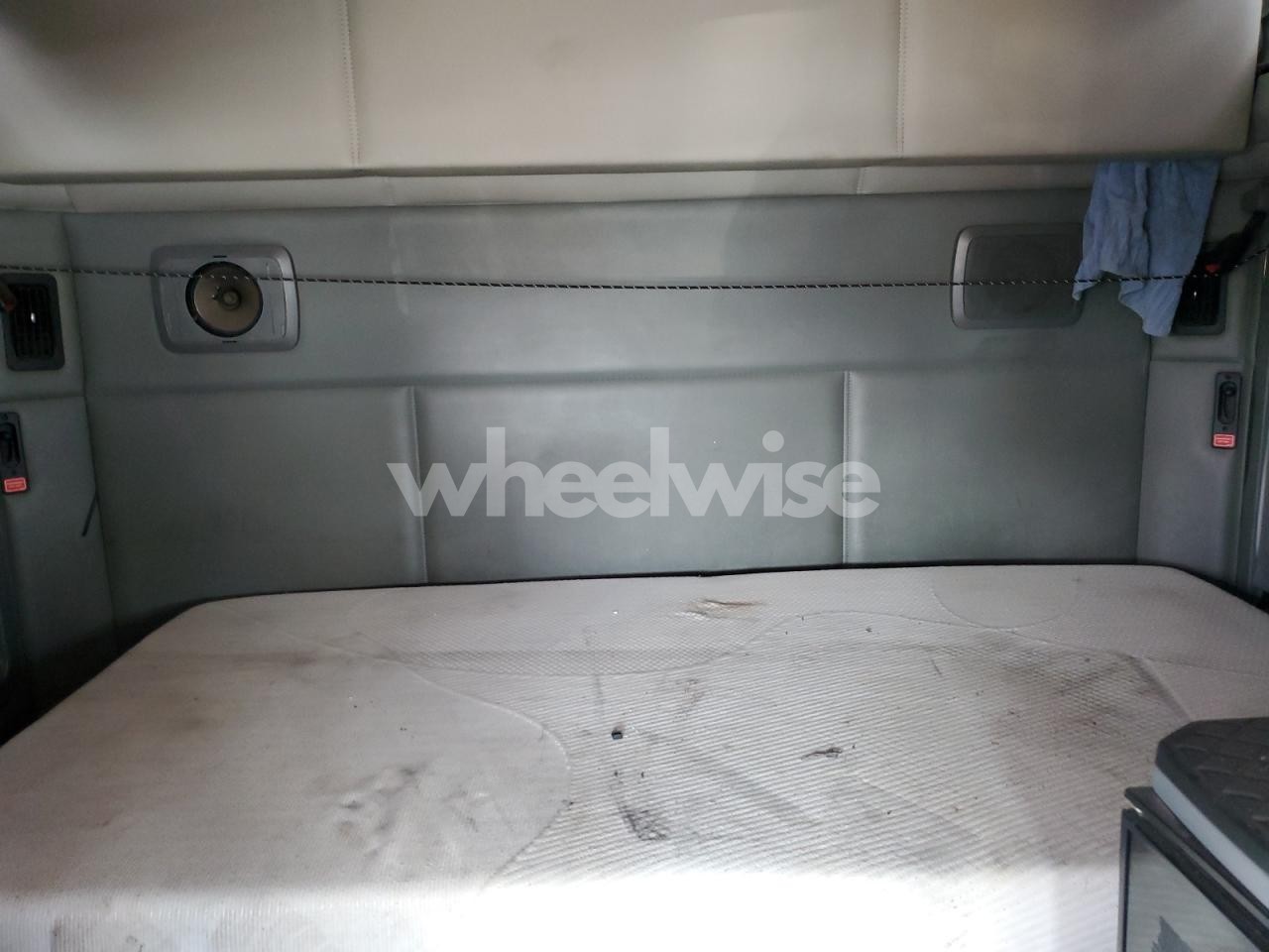 Photo 6 of 2017 KENWORTH T680 SEMI TRUCK (VIN 1XKYD49X4HJ122546)