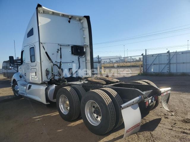 Photo 3 of 2020 KENWORTH T680 SEMI TRUCK (VIN 1XKYD49X4LJ427831)