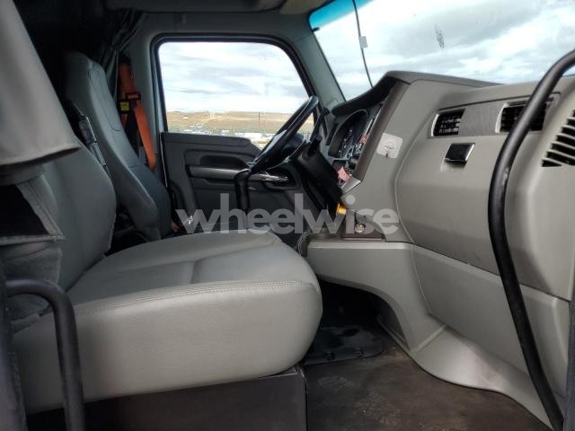 2019 KENWORTH T680 SEMI TRUCK (VIN 1XKYD49X7KJ221711) main photo