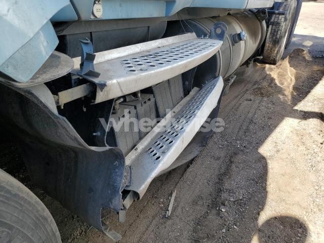 Photo 3 of 2016 KENWORTH T680 SEMI TRUCK (VIN 1XKYD49X8GJ463253)